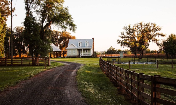 Camden House | Riverfront Property - HOUSE & SUITE - Faith Based