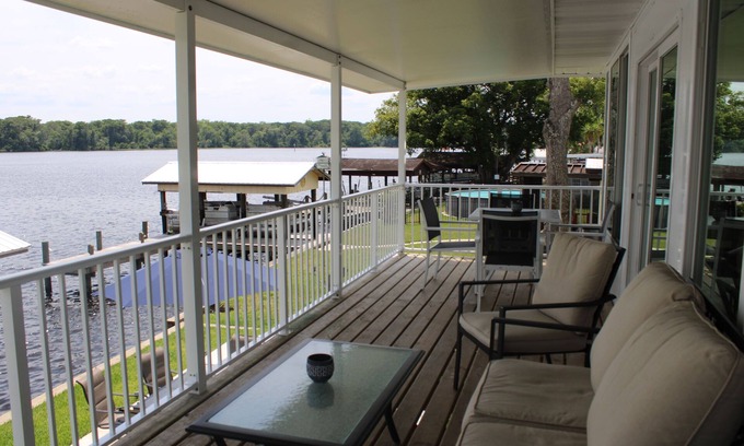 Welaka House | Riverfront Retreat-Private Dock; Fishing, Boating & Peaceful Getaway in Welaka