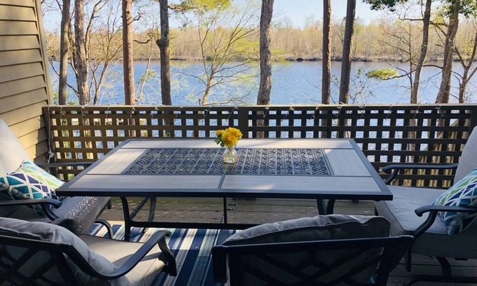 Castle Hayne Condo | Riverfront Retreat with Gorgeous View