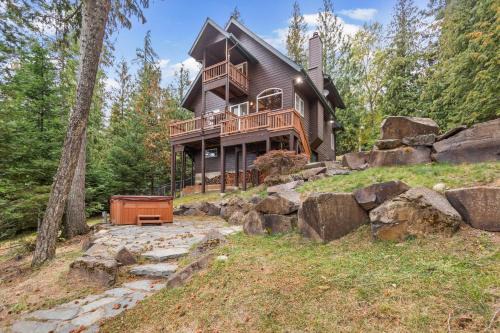 Sandpoint House | Riverfront Retreat