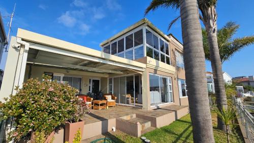 Port Owen Villa | Riverfront Retreat