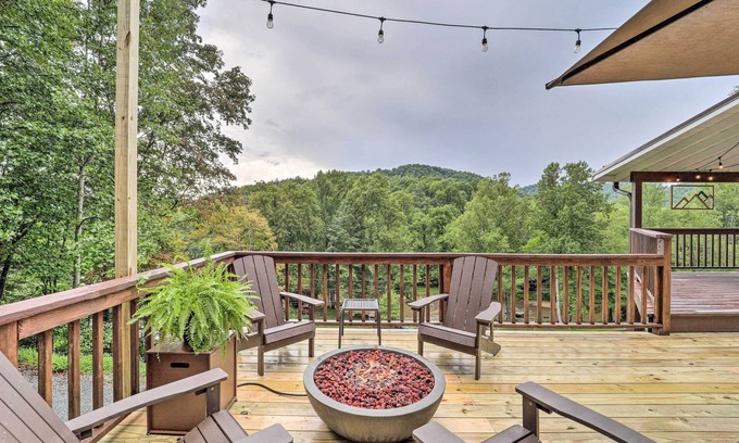 Sugar Grove House | Riverfront Sugar Grove Home: Hot Tub & Views!