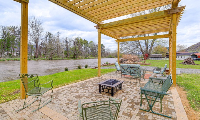 Elizabethton House | Riverfront Tennessee Retreat w/Patio & Boat Ramp!
