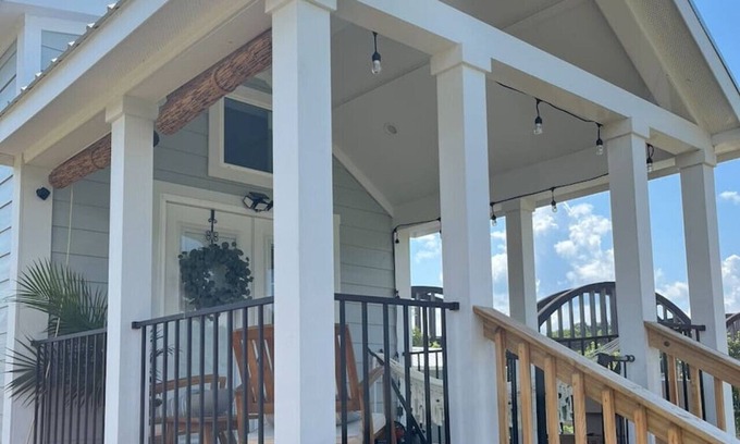 Knox County Cottage | Riverfront Tiny House- Fishing & Kayaking