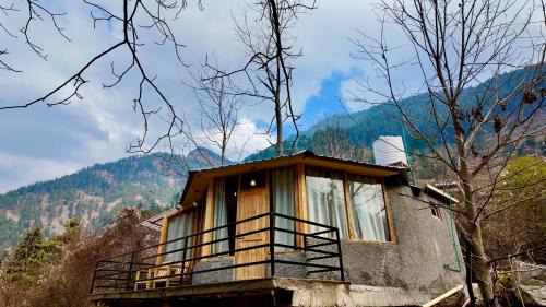 Jibhi Ski Chalet | Riverfront Treehouse Jibhi