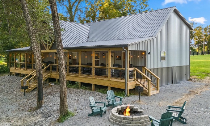 Bakerton Cabin | Riverfront View~Boat Ramp~Foosball~Family Friendly Cabin~20 Min Lake Cumberland