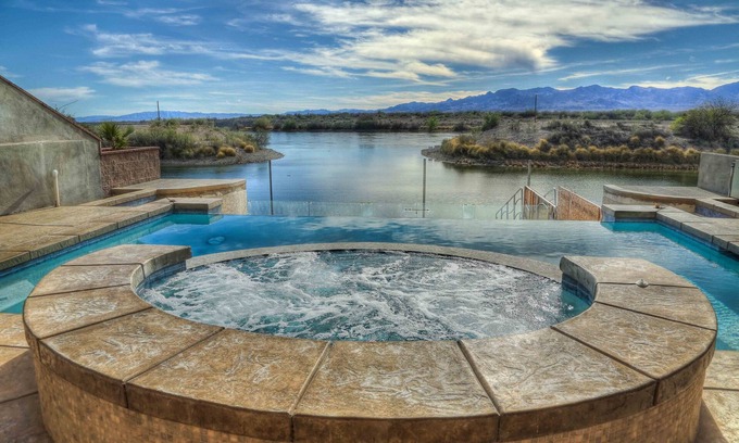 Bullhead City House | Riverfront waterfront Mansion, private Pool/Spa Scenic View on water