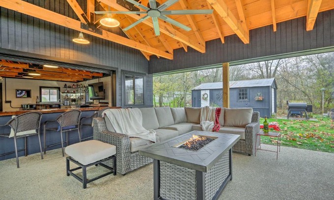 Zanesville House | Riverfront Zanesville Getaway with Private Bar!