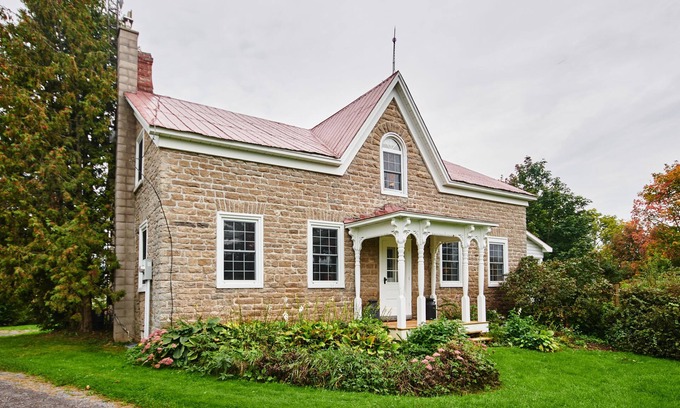 Edwardsburgh/Cardinal House | RIVERLEE 5-BEDROOM 3-ACRE WATERFRONT ESCAPE