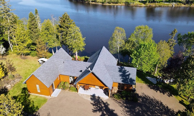 Weldford Ski Chalet | Riverlight Retreat — a cozy riverfront cottage in Browns Yard.