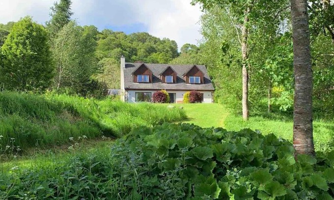 East Lewiston House | Rivermill House near Loch Ness - pet friendly.