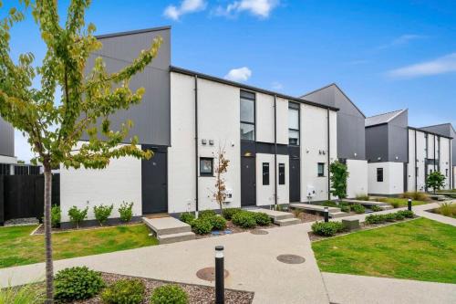 Albert Town Apartment | Rivers Bank
