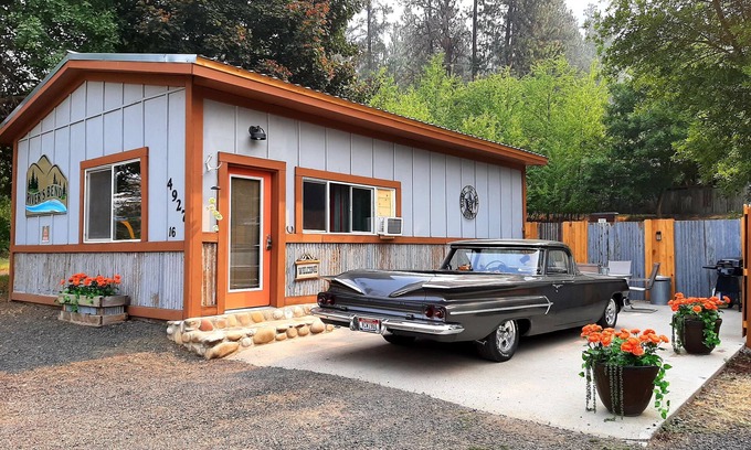 Fenn Cabin | Rivers Bend Cabin Across from Clearwater river