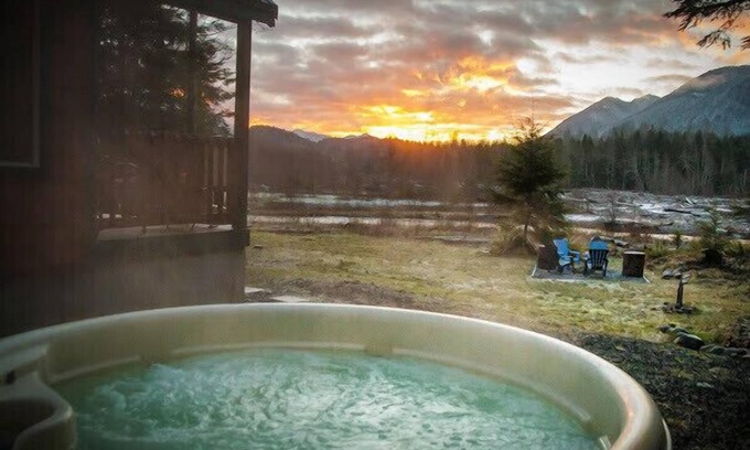 Ashford Cabin | Rivers Edge A River Front cabin with Majestic Mountain View’s
