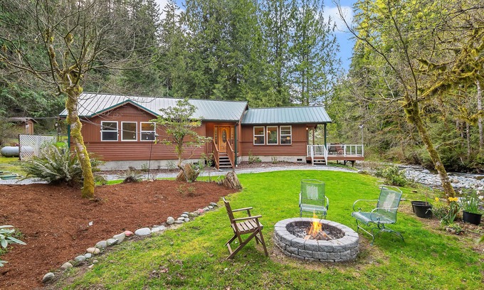 Issaquah House | Rivers Edge Retreat Seattle - Near Snoqualmie Pass Ski Area