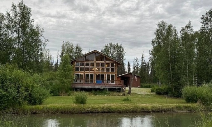 Houston House | Rivers Edge Retreat