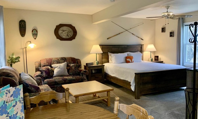 Bozeman House | Rivers King Suite in guest house. Mountain views, aspen trees, property hot tub!