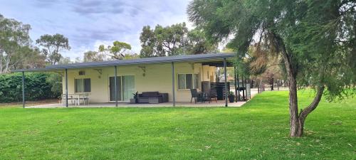 Paringa House | Riversands Rest Accommodation Paringa - River Box Cottage