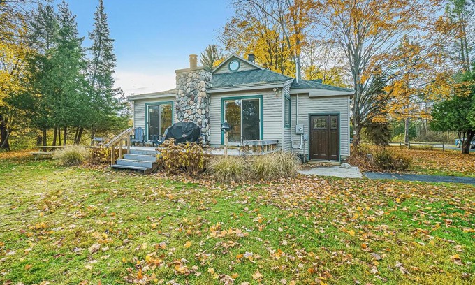 Thompsonville Cabin | Riverside Abode