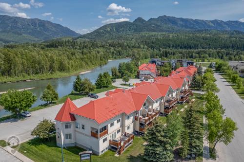 East Kootenay Apartment | Riverside by StayIn