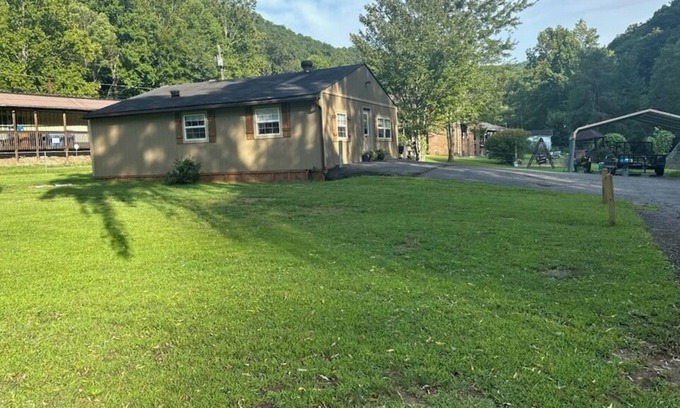 Pineville Cabin | Riverside cabin