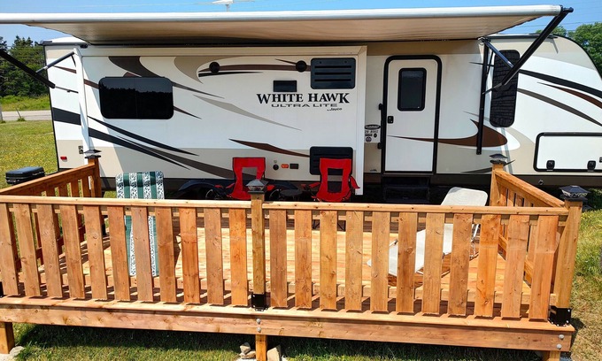 Mavillette House | Riverside Camper in Mavillette - Cozy and Modern