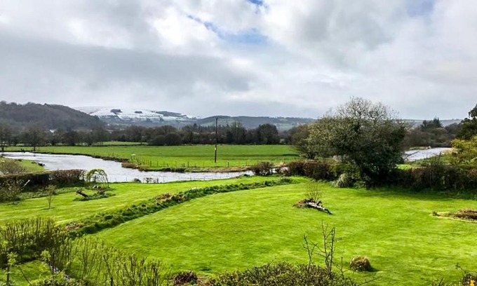 Lampeter Ski Chalet | Riverside Chalet in heart of Lampeter, West Wales