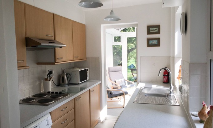 Winchester Cottage | Riverside Cottage - A cosy home near Winchester