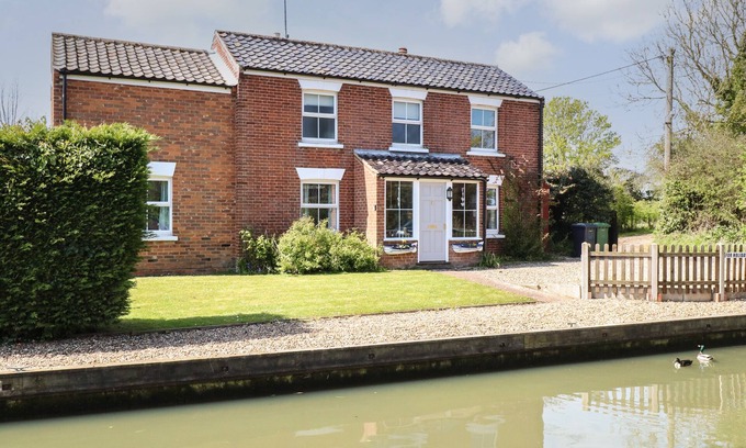 Stalham Cottage | RIVERSIDE COTTAGE, pet friendly, with open fire in Stalham