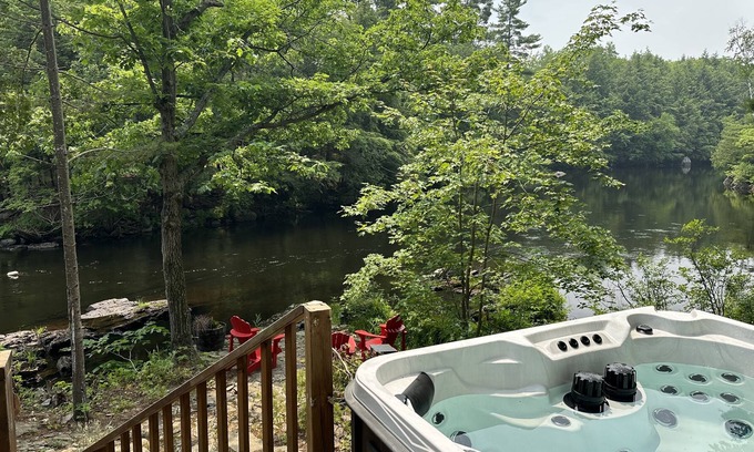 Havelock-Belmont-Methuen Cottage | Riverside Cozy Cabin in the Woods w/ hot tub