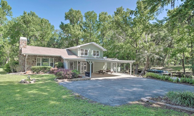 Citrus Springs House | Riverside Dunnellon Home w/ Hot Tub & Kayaks!