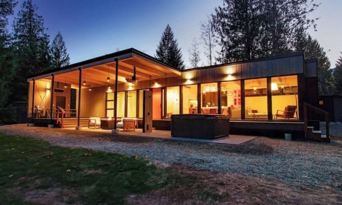 Randle House | Riverside Escape/Hot Tub