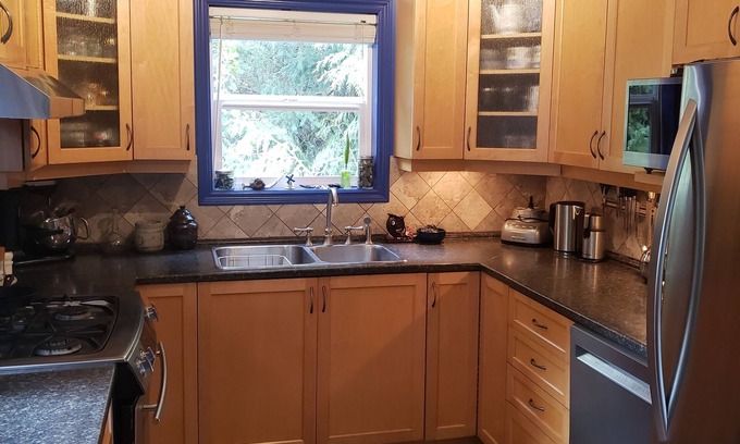 Shawnigan Lake Cottage | Riverside Family Cabin on the Koksilah close to Shawnigan Lake