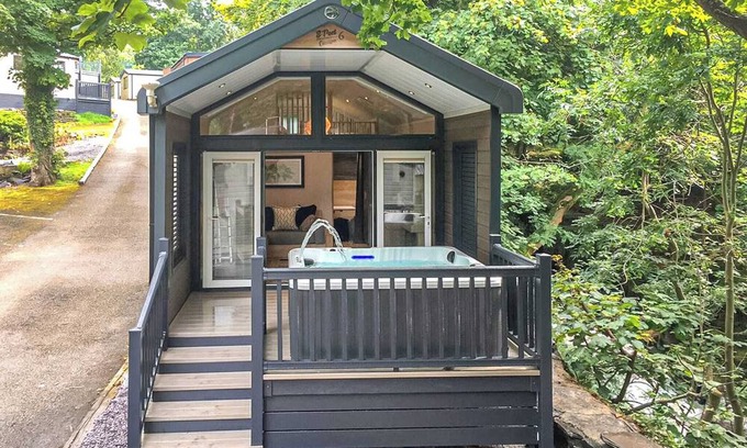 Bethesda Ski Chalet | Riverside Family Pod HT