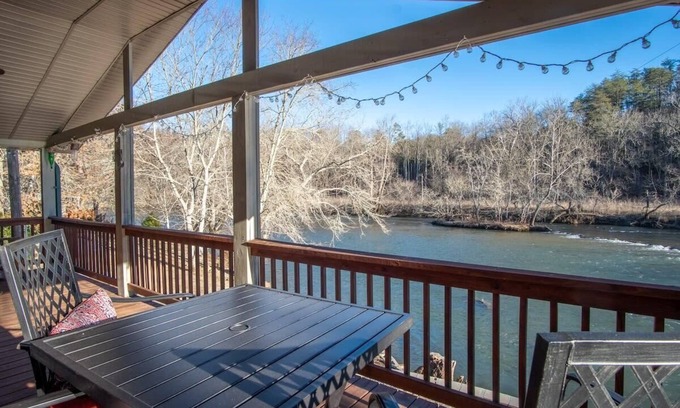 Franklin House | Riverside Getaway with Peaceful Views & Sounds