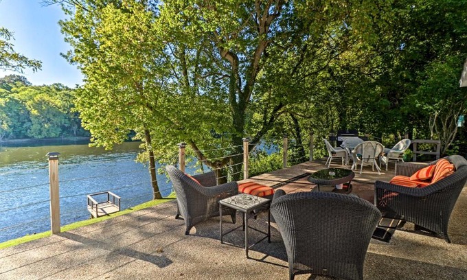 Mountain Home House | Riverside Hide-A-Way with Patio, BBQ, Fishing Pier