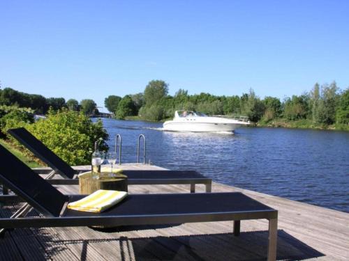 Nigtevecht House | Riverside holiday home near Amsterdam
