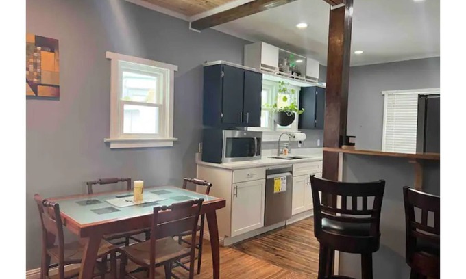 Belmont Historic District House | Riverside Home comfortable & cozy