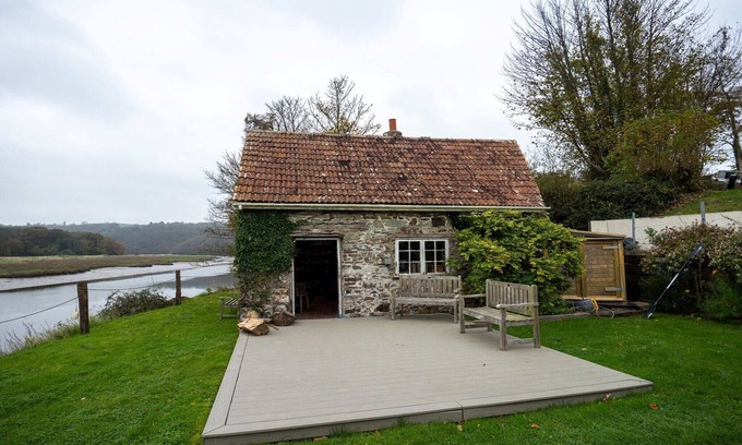 Westleigh House | Riverside Home in Devon with Stunning Views