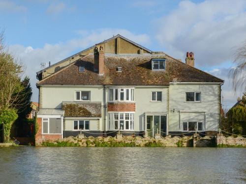 Beccles House | Riverside House