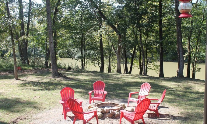 Smithville Cabin | Riverside Landing right on the Mountain Fork River! Kayaks INCLUDED!