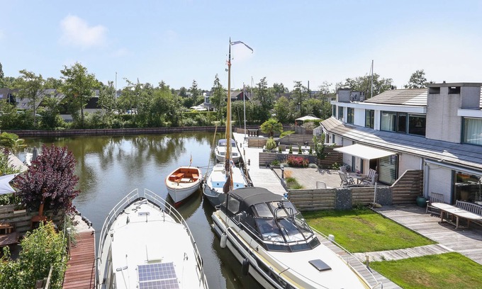 Lemmer House | Riverside Lemmer with jetty