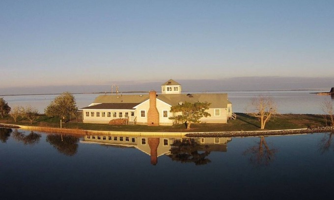 Fishing Creek Bed & Breakfast | Riverside Lodge Bed & Breakfast on the Honga River UNIT B