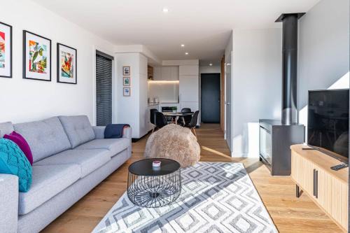 Albert Town House | Riverside Lodge - Luxury Two Bedroom Townhouse