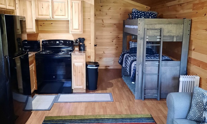 Corinne Cabin | Riverside log cabin in WV- 5 min from Pinnacle Creek Connector