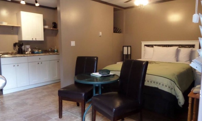 Port Alberni Hotel | Riverside Motel