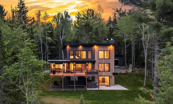 Weldford Cottage | Riverside Retreat - Luxury getaway w/hot tub