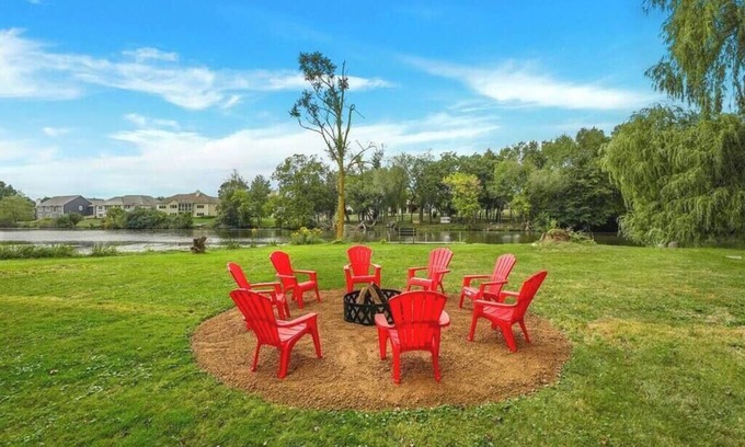 Waterford House | Riverside Retreat-Hot tub, Kayaks, firepit
