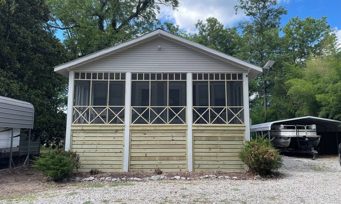 Mansura Cabin | Riverside Retreat on Old River Mansura