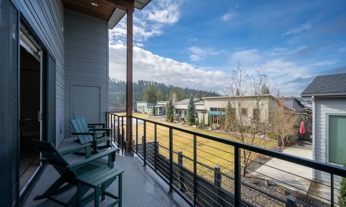 Coeur d'Alene House | Riverside Retreat | Lux New Build in Riverstone!